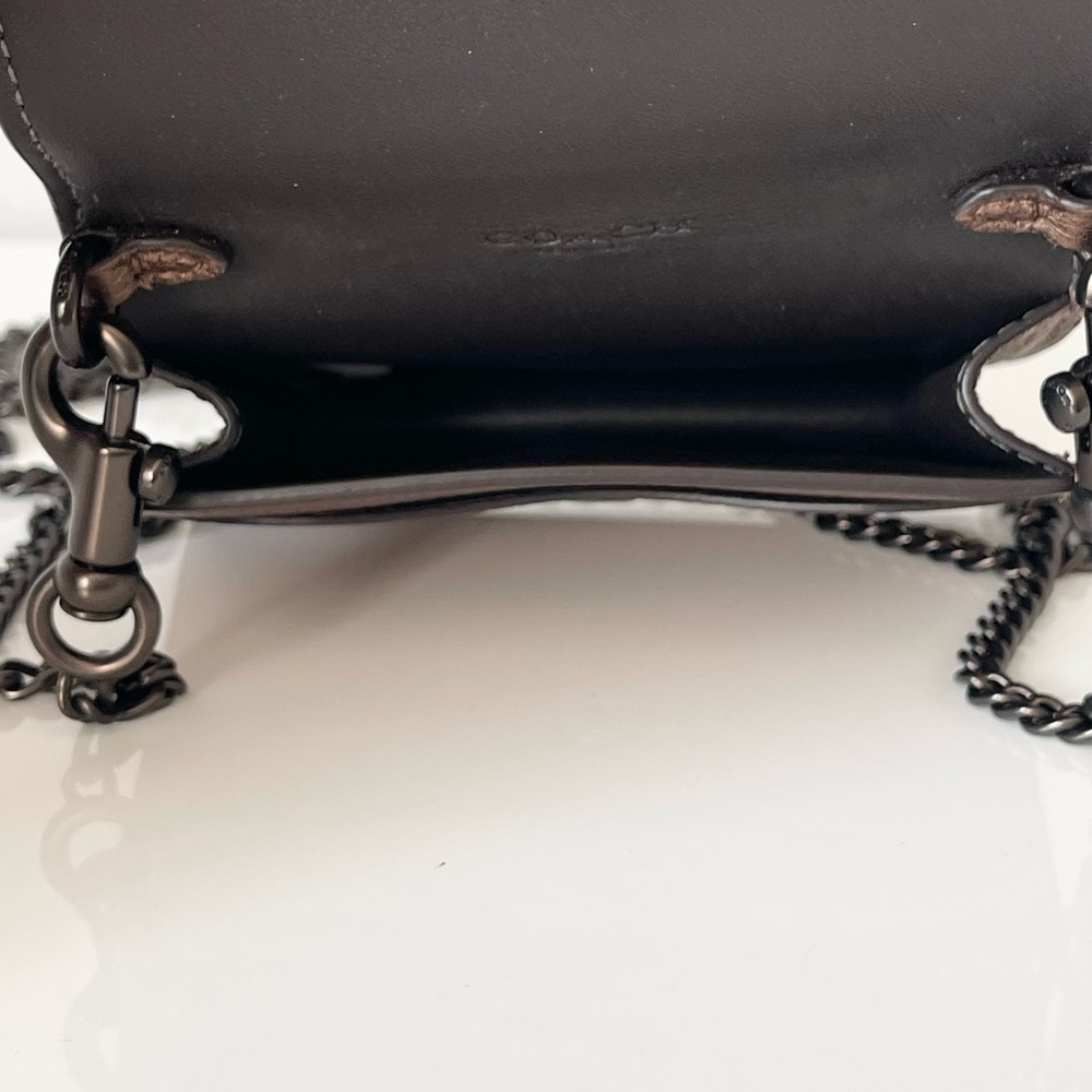 Coach Mini Wallet on Chain - Picture 5 of 11